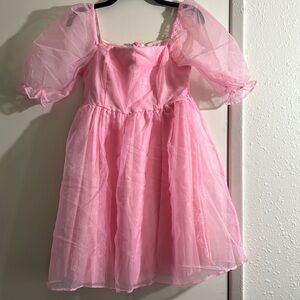 Bubblegum pink dress w puffy sleeves